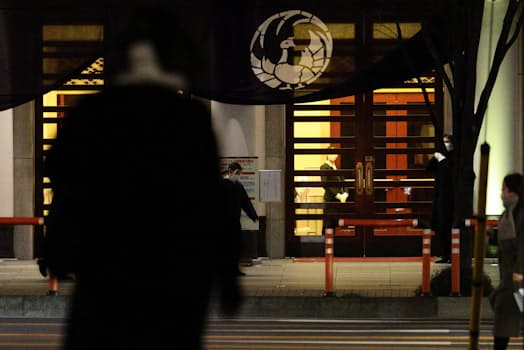 歌舞伎座の近くで女性は渡辺と再会。つれない男への思いを胸に抱いたまま木挽町を後にした