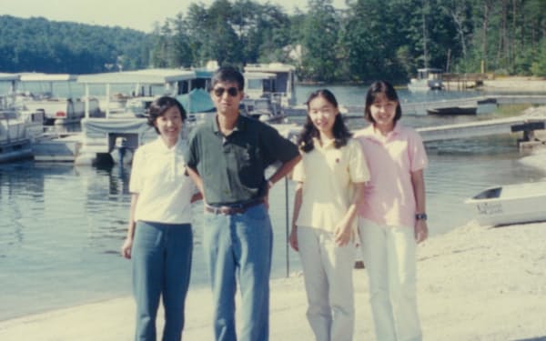 米ケンタッキー州で家族と(左から妻の陽子、筆者、長女の朋子、次女の直子)