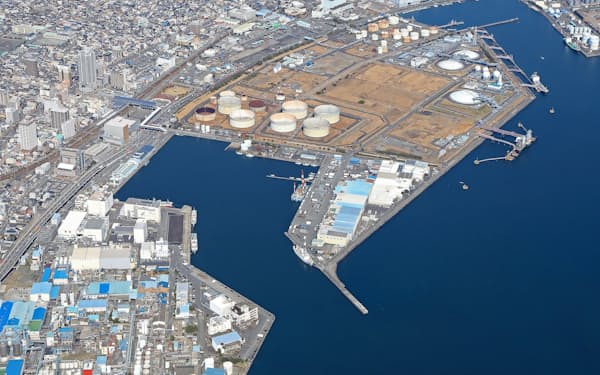 ＪＲ清水駅の東側には広大なENEOS清水製油所跡地（静岡市）がある