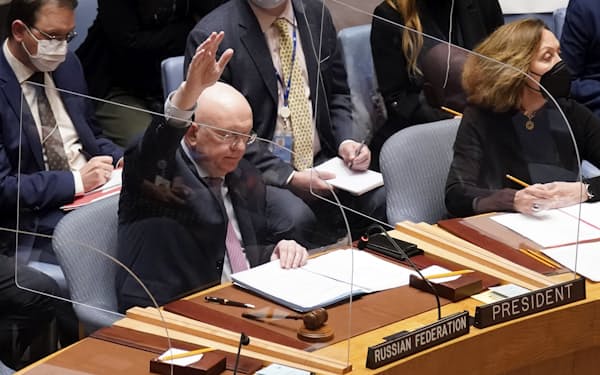 ロシアのネベンジ  ャ国連大使はウクライナへの侵攻開始後も「戦争を仕掛けているわけではない」と強弁した（2月25日、ニューヨーク）＝ＡＰ