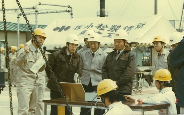粟津工場で開かれたQC指導会(左端が筆者)