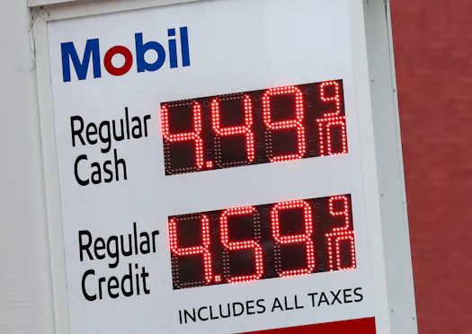 米ガソリン価格高騰 1ガロン4ドル突破 過去最高間近に 日本経済新聞 米ガソリン価格高騰 1ガロン4ドル突破 過去最高間近に 日本経済新聞