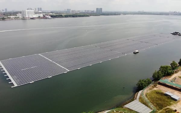 サンシープはインドネシアで大規模な水上太陽光発電を計画中（写真はジョホール海峡で稼働中の発電施設）