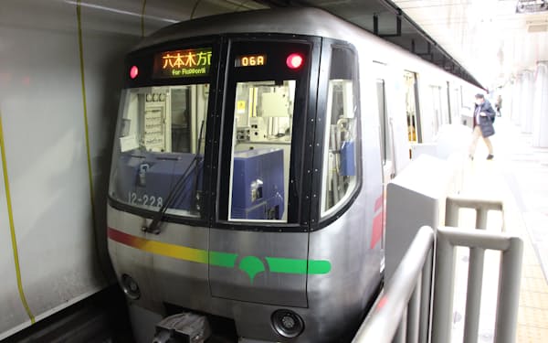 大江戸線は他の都営地下鉄より車両もトンネルも小ぶりで騒音が反響しやすい