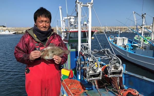 星野高透さんは震災を経て「新政丸」でタイやシラスの漁に励む（茨城県日立市）