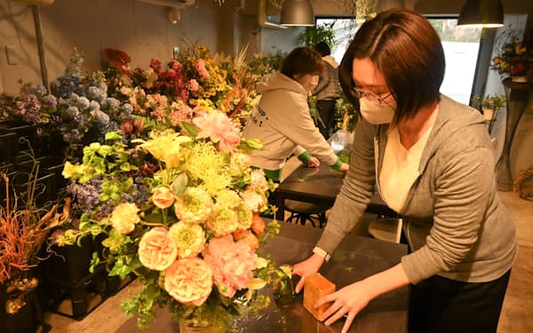 フラワーショップ「アプローズガーデン」は、就労困難者を雇用してソーシャルファームの認証を受けた（8日、東京都港区）
