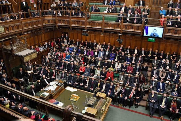 ゼレンスキー大統領 決して降伏しない 英議会で演説 日本経済新聞 ゼレンスキー大統領 決して降伏しない 英議会で演説 日本経済新聞