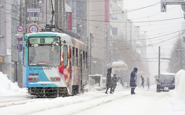 北海道は寒波に伴う大雪に見舞われた＝2月、札幌市