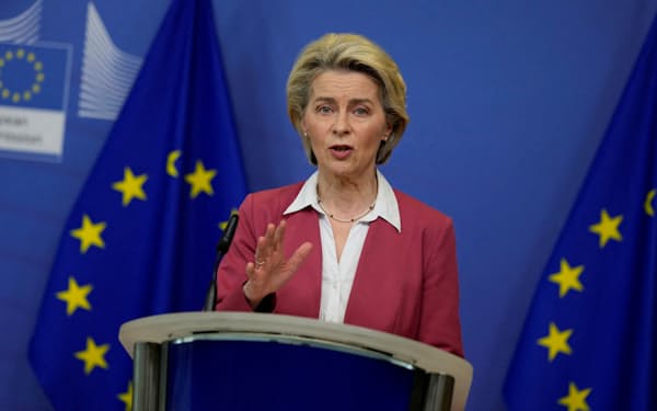 European Commission President Ursula von der Leyen speaks during a news conference on the Chips Act at EU headquarters in Brussels, Belgium, February 8, 2022. Virginia Mayo/Pool via REUTERS - RC2LFS9VHY0H