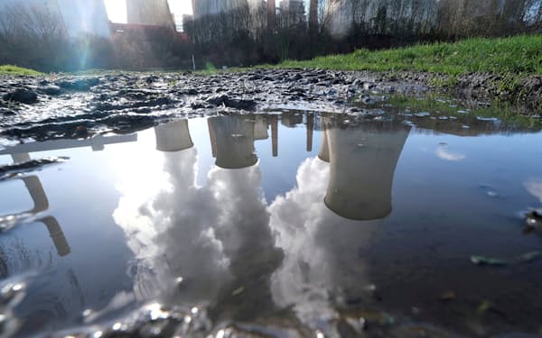 FILE PHOTO: The lignite (brown coal) power plant complex of German energy supplier and utility RWE is reflected in a large puddle in Neurath, northwest of Cologne, Germany, February 5, 2020.    REUTERS/Wolfgang Rattay/File Photo