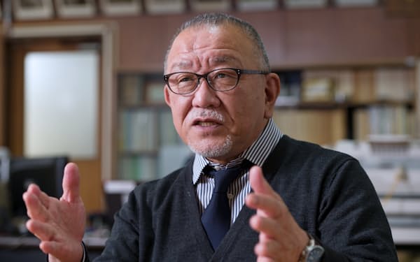 山田勝治（やまだ・かつじ）　1957年大阪市西成区生まれ。2005年に教頭として西成高に赴任し、09年から13年まで校長。定年後に再任用され、17年から再び西成高の校長。