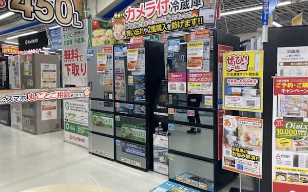 カメラ付き冷蔵庫には二重買いを防ぐ効果がある（東京都内の家電量販店）