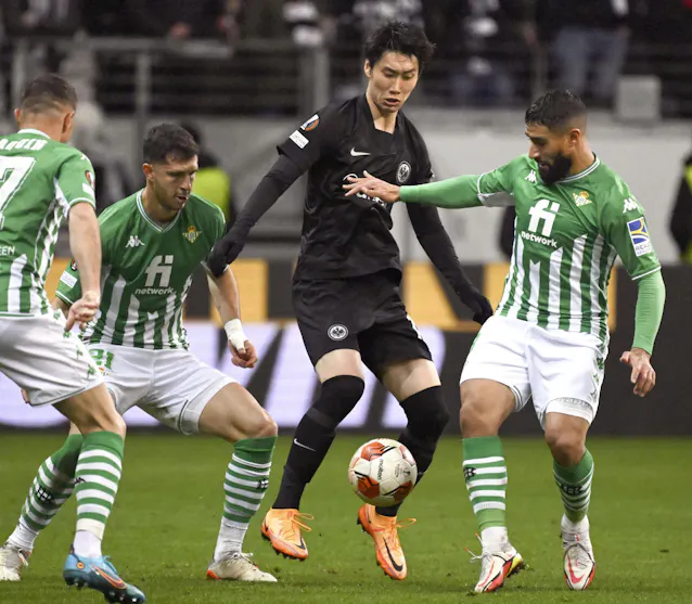 鎌田が途中交代 チームは8強 サッカー欧州リーグ 日本経済新聞 鎌田が途中交代 チームは8強 サッカー欧州リーグ 日本経済新聞