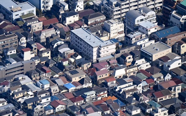 東京都心から郊外や近隣県に住宅需要が広がっている（品川区の住宅街）