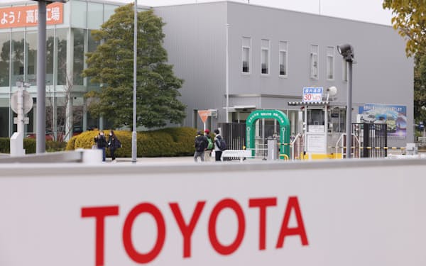 トヨタは東北の地震影響で愛知県内の主力工場を相次ぎ停止する（愛知県豊田市の高岡工場）