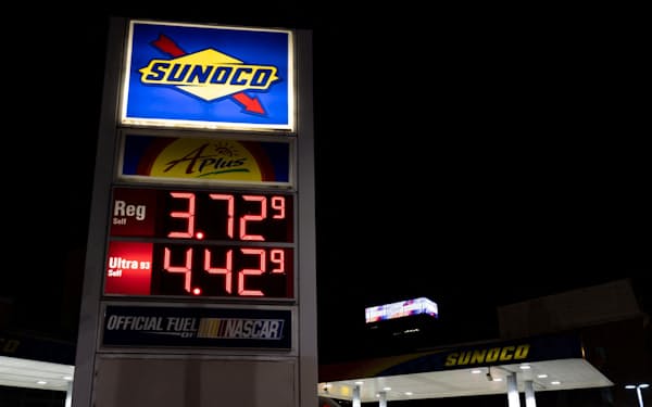 Gas prices are displayed at a Sunoco gas station after the inflation rate hit a 40-year high in January, in Philadelphia, Pennsylvania, U.S. February 19, 2022.  REUTERS/Hannah Beier