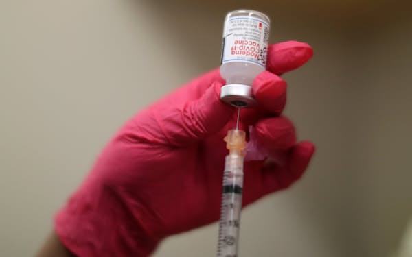 米モデルナは米国で１８歳以上に４回目接種の提供を目指す＝ロイター