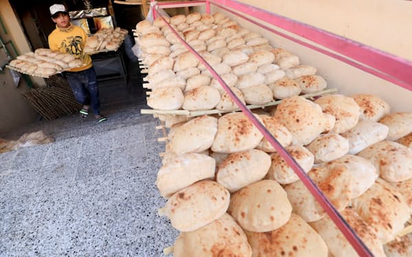 エジプトでパンの価格上昇が深刻になっている＝ロイター