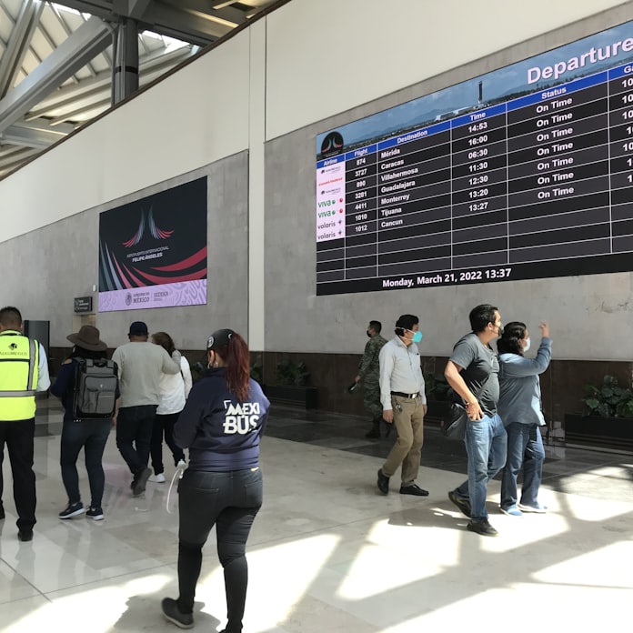 メキシコ 首都近郊の新空港が開業 投資効果に疑問の声 日本経済新聞 メキシコ 首都近郊の新空港が開業 投資効果に疑問の声 日本経済新聞