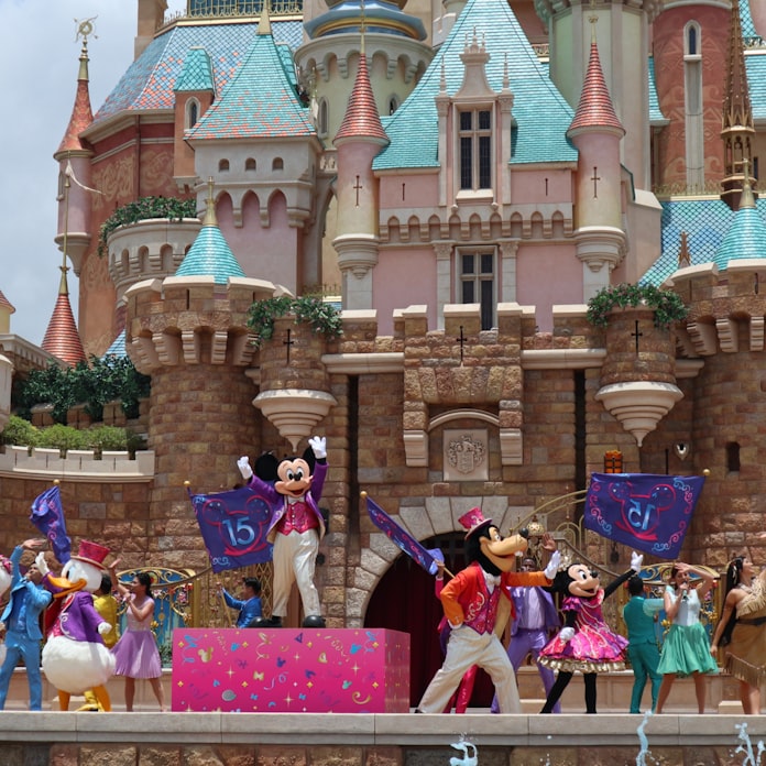 香港ディズニーの21年9月期 370億円赤字 年4割休園 日本経済新聞 香港ディズニーの21年9月期 370億円赤字 年4割休園 日本経済新聞