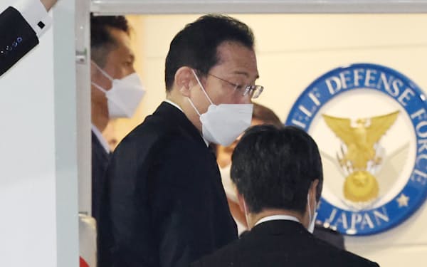 G7出席のため、羽田空港を出発する岸田首相