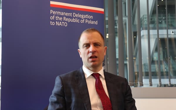 ポーランドのザットコウスキー駐NATO大使はロシアがベラルーシに核兵器を配備するシナリオに懸念を示して「ゲームチェンジャーだ」と指摘した（23日、ブリュッセル）