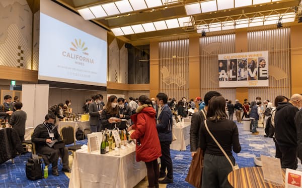 カリフォルニアワイン協会がこのほど東京都内で開いた試飲会（カリフォルニアワイン協会日本事務所提供）