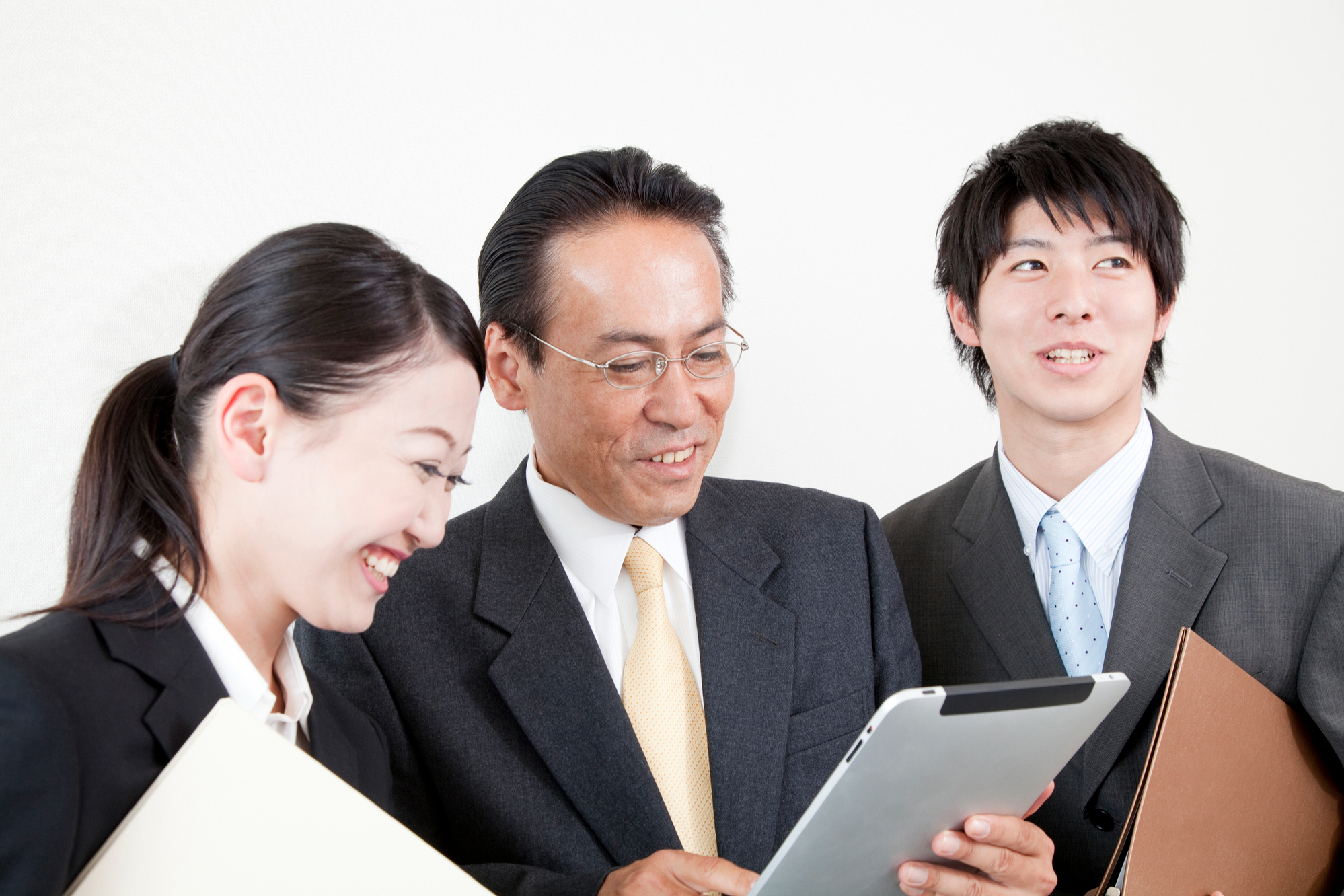 DX時代を迎える中、学び直しをして新たなキャリア形成につなげることが求められている(写真はイメージ=PIXTA)