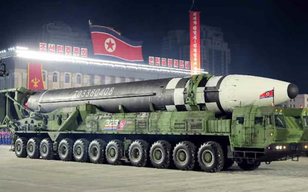 北朝鮮が2020年10月の軍事パレードで公開したＩＣＢＭ＝コリアメディア提供・共同