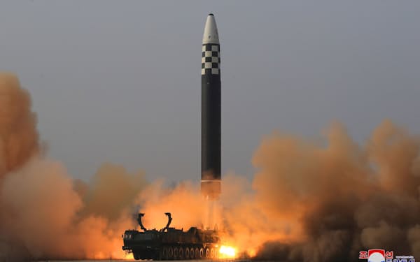 北朝鮮が24日に発射したICBM「火星17」＝朝鮮中央通信・ロイター