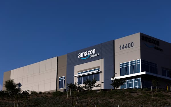 アマゾンが取得した土地の大半は倉庫かデータセンター向けだ（カリフォルニア州にある同社倉庫）＝ロイター