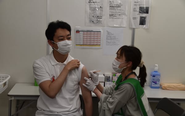 千葉県の熊谷県知事は県の集団接種会場でコロナワクチン3回目を接種した