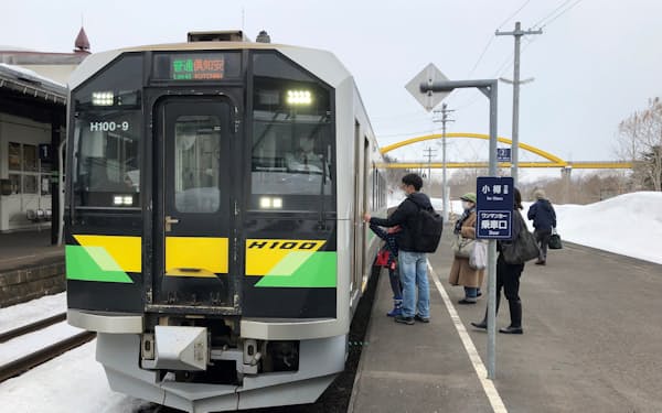 函館線は小樽―長万部間の廃止が決まった（26日、ニセコ駅）