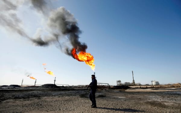 資源価格の高騰が続く（エクソンモービルが運営するイラクの原油関連施設）＝ロイター