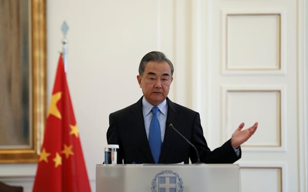 中国の王毅外相は東南アジア４カ国の外相らを中国に招待する＝ロイター