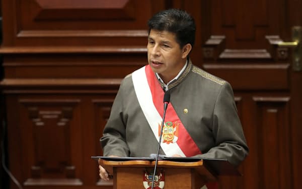 ペルーのカスティジョ大統領は２度目の弾劾提案もかわした（28日、リマの議会での演説）＝ロイター