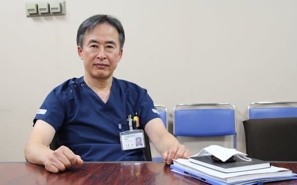 多摩北部医療センターの小泉浩一副院長は高齢者施設への往診の陣頭指揮をとった