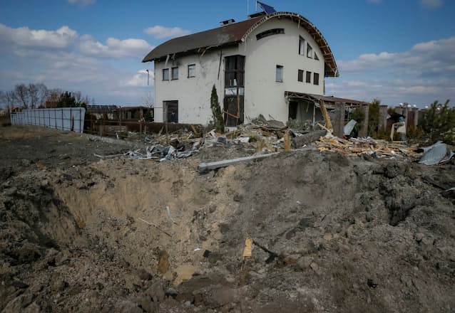 ロシア国防省「ウクライナ首都での軍事活動縮小」(写真=ロイター) - 日本経済新聞 ロシア国防省「ウクライナ首都での軍事活動縮小」(写真=ロイター) - 日本経済新聞