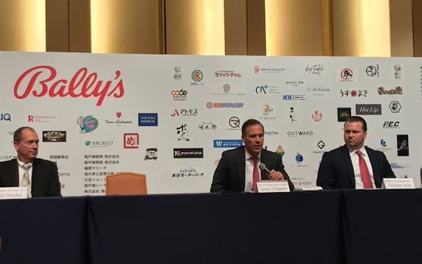 福岡でのＩＲ事業展開の意向を表明した、米バリーズコーポレーションの関係者（福岡市）