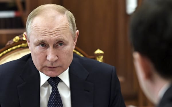 3月29日、モスクワでの会議に出席するロシアのプーチン大統領＝ＡＰ