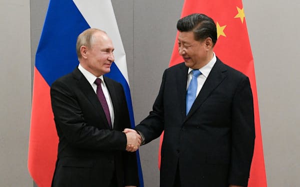 FILE PHOTO: Russian President Vladimir Putin shakes hands with Chinese President Xi Jinping during their meeting on the sidelines of a BRICS summit, in Brasilia, Brazil, November 13, 2019.  Sputnik/Ramil Sitdikov/Kremlin via REUTERS ATTENTION EDITORS - THIS IMAGE WAS PROVIDED BY A THIRD PARTY./File Photo