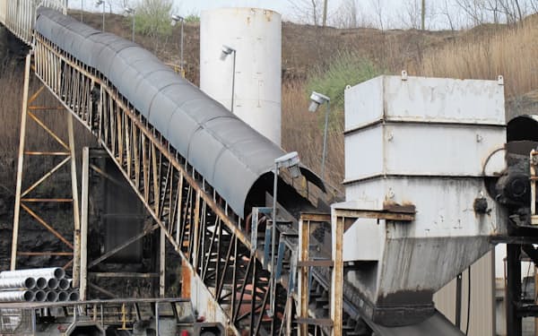 石炭の二酸化炭素排出量は天然ガスのおよそ2倍(炭鉱の採掘現場、イリノイ州南部)