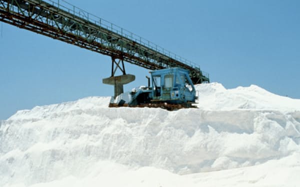 カセイソーダの原料となる工業塩も先高観が強い（国内の電解工場）