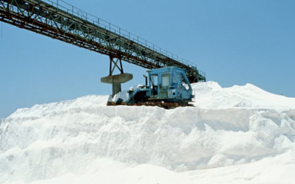 カセイソーダの原料となる工業塩も先高観が強い(国内の電解工場)