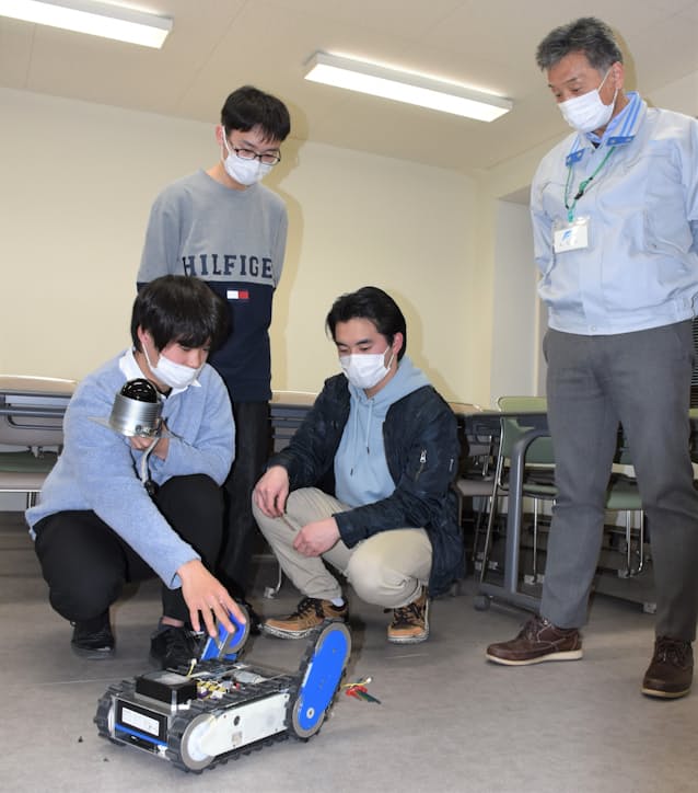 福島高専生製作の探査ロボ 夏にも第1原発に投入へ 日本経済新聞 福島高専生製作の探査ロボ 夏にも第1原発に投入へ 日本経済新聞
