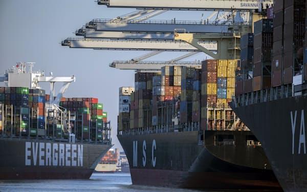 米景気は堅調で貿易量が増えている（米南部ジョージア州の港）＝AP