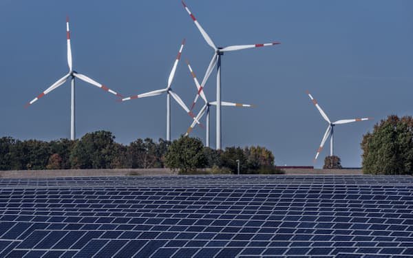 再生可能エネルギーの導入が各国で進む （ドイツ・ブランデンブルク州）＝AP
