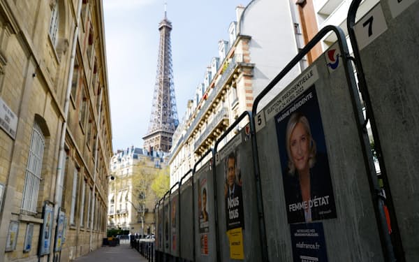 仏大統領選は10日、投票が始まった（写真は４日、パリ）＝ロイター