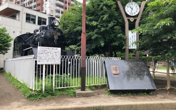 ＪＲ大宮駅近くの山丸公園には、C12形蒸気機関車が残されている（さいたま市）