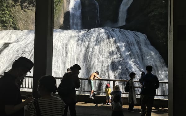 大子町には日本三名瀑（ばく）に数えられる袋田の滝がある